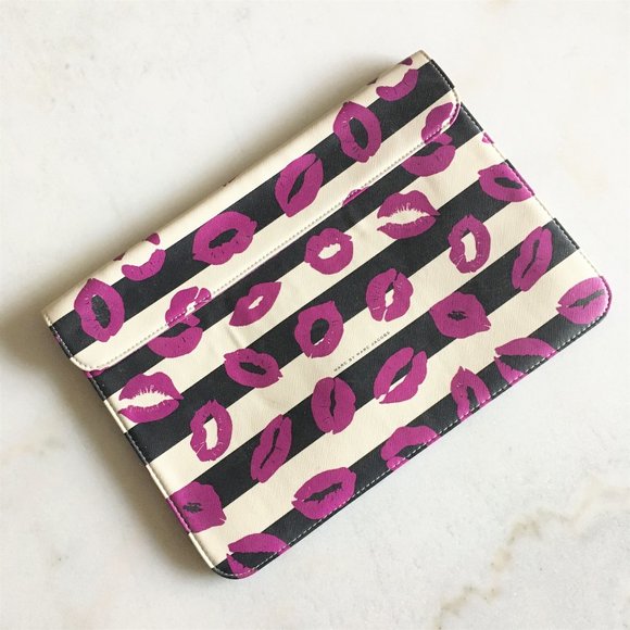 Marc Jacobs laptop tablet sleeve striped, black, lips / kisses - Picture 1 of 10